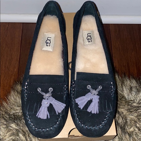 Women ugg lizzy size 7 BNIB - Picture 2 of 6